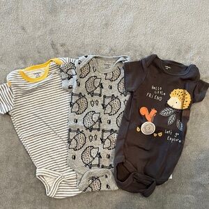 0-3M Gerber Short Sleeve Onesies Set in Woodland Prints